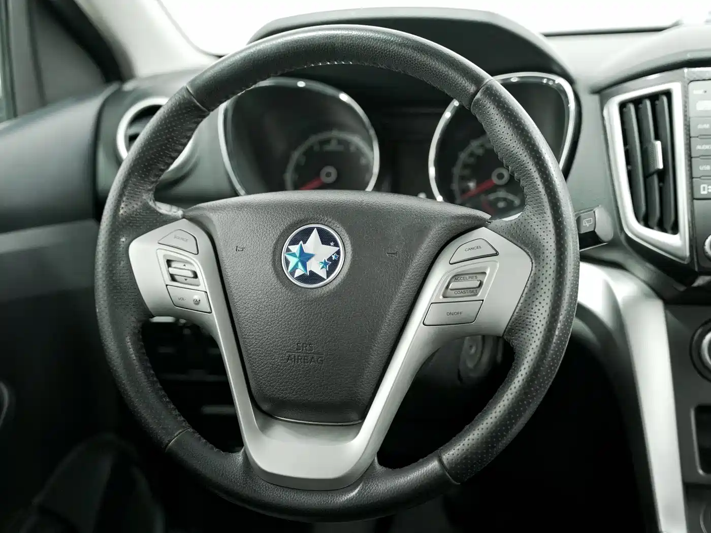 Venucia T70 2015 2015 2.0L CVT Smart Edition