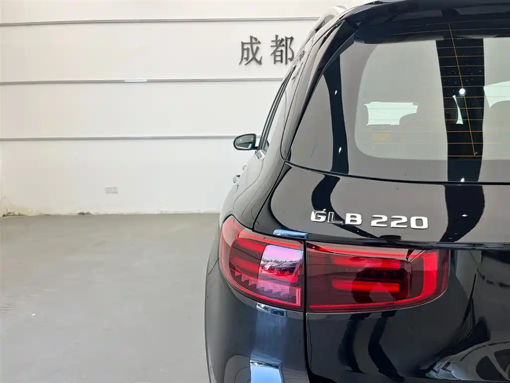Mercedes-Benz GLB 2025 Model GLB 220 Fashion Style фото 16