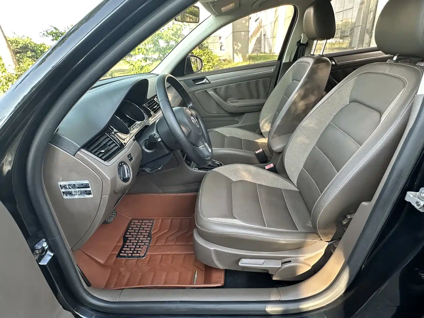 Volkswagen Bora 2014 1.6L Automatic Comfort Edition фото 6
