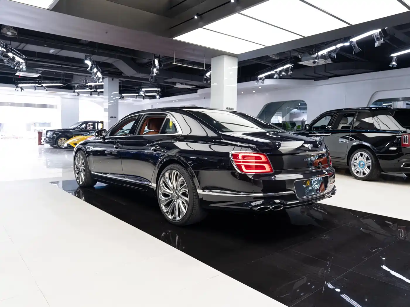 Bentley Flying Spur 2021 4.0T V8 Standard Version фото 16