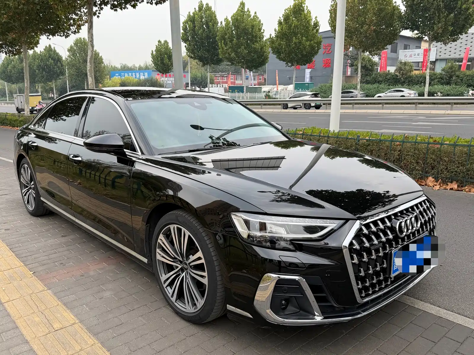Фото 3 - Audi A8
