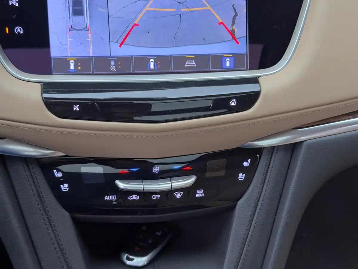 Cadillac XT5 2025 2022 2.0T 4WD Platinum