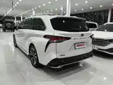 Фото 4 - Toyota Granvia