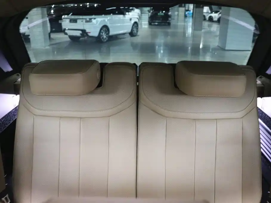 Land Rover Range Rover 2024 3.0 L6 400PS Golden Age Extended 7-Seater фото 19