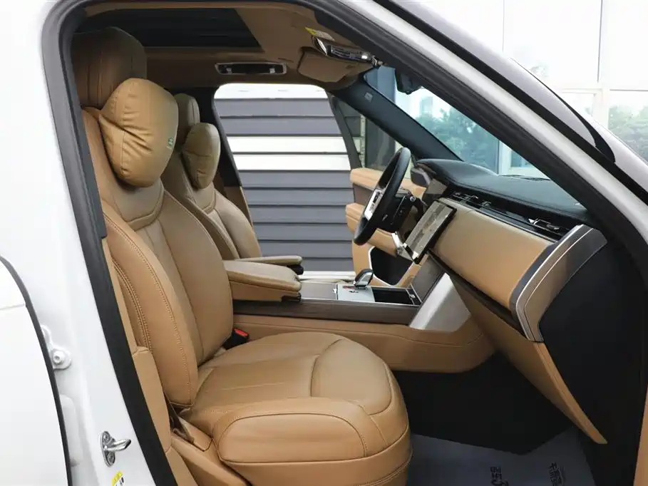 Land Rover Range Rover 2024 3.0 L6 400PS Golden Age Extended 7-Seater фото 23