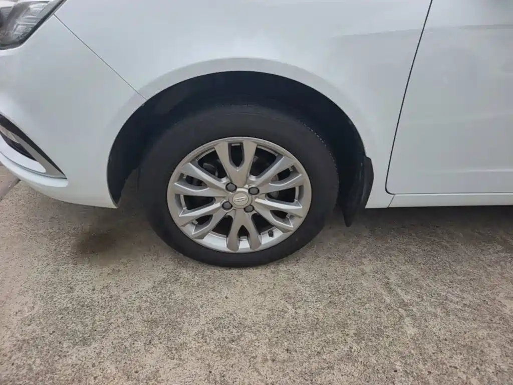 Фото 23 - Geely Vision