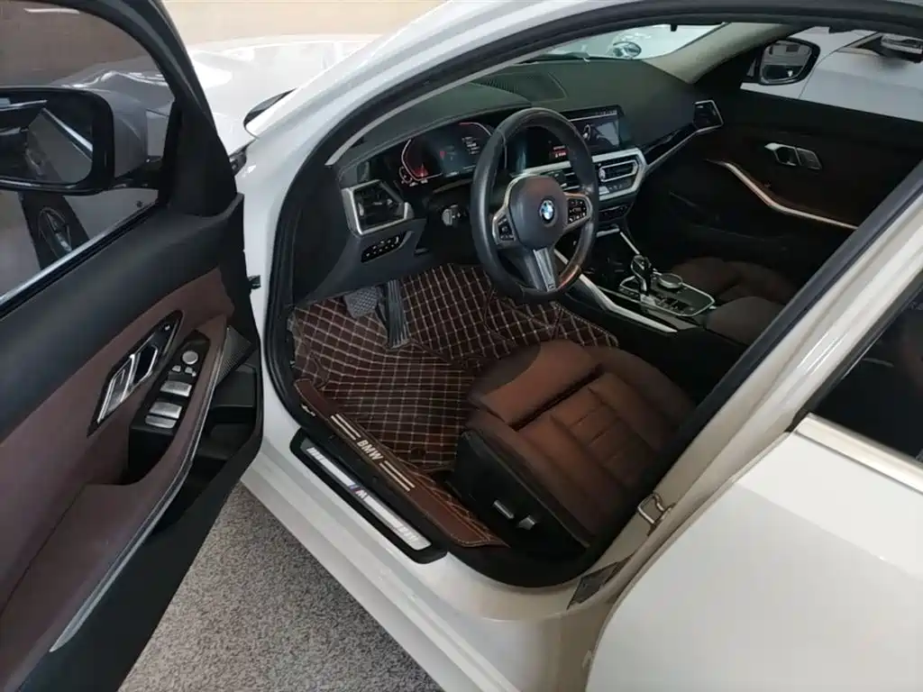 BMW 3 Series 2021 320Li M Sport Package фото 16