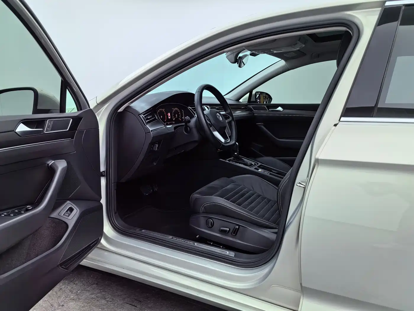 Volkswagen Magotan 2020 330TSI DSG Luxury фото 17