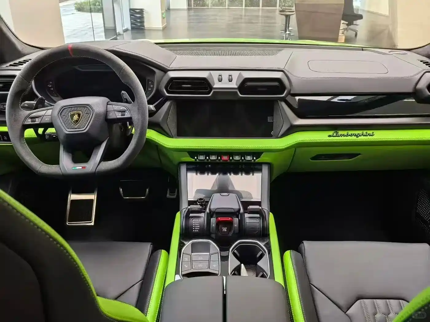 Lamborghini Urus SE 2025 4.0T Standard Edition фото 6