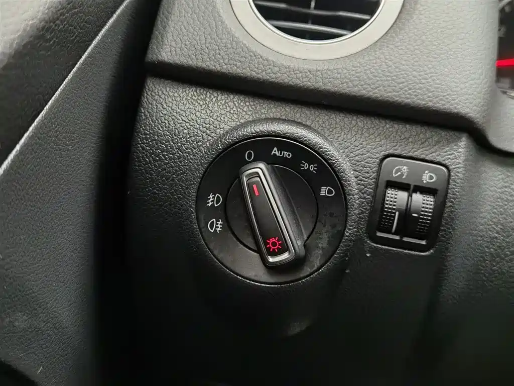 Volkswagen Tiguan 2015 2.0TSI Automatic 4WD Luxury фото 21