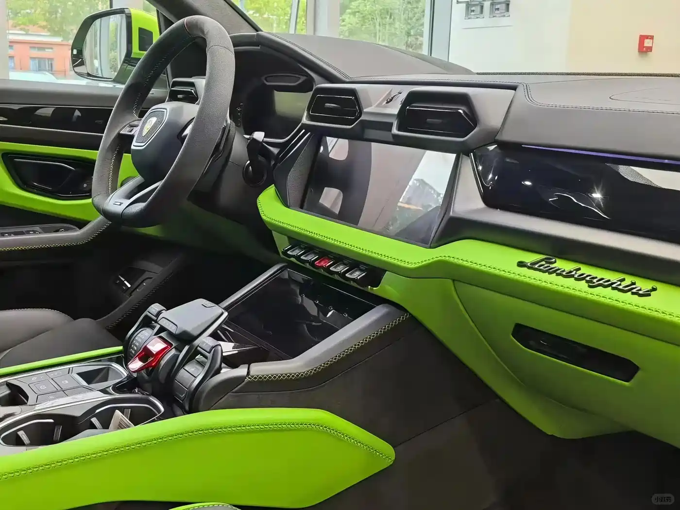 Lamborghini Urus SE 2025 4.0T Standard Edition фото 2