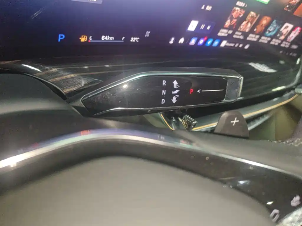 Фото 14 - Cadillac XT5