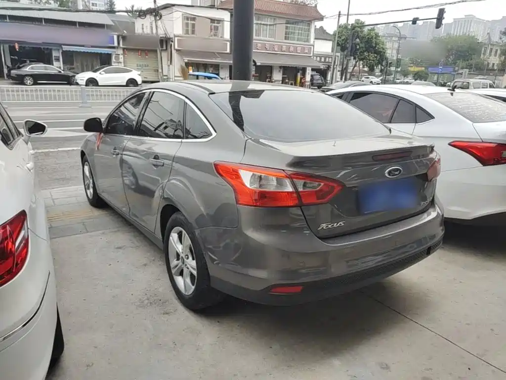 Фото 5 - Ford Focus