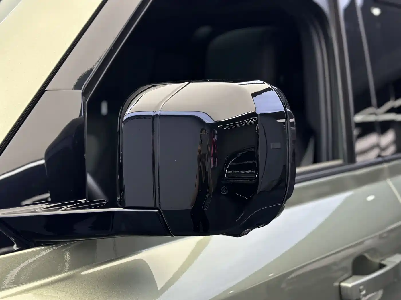 Land Rover Defender 2022 110 P400 X-DYNAMIC HSE фото 10