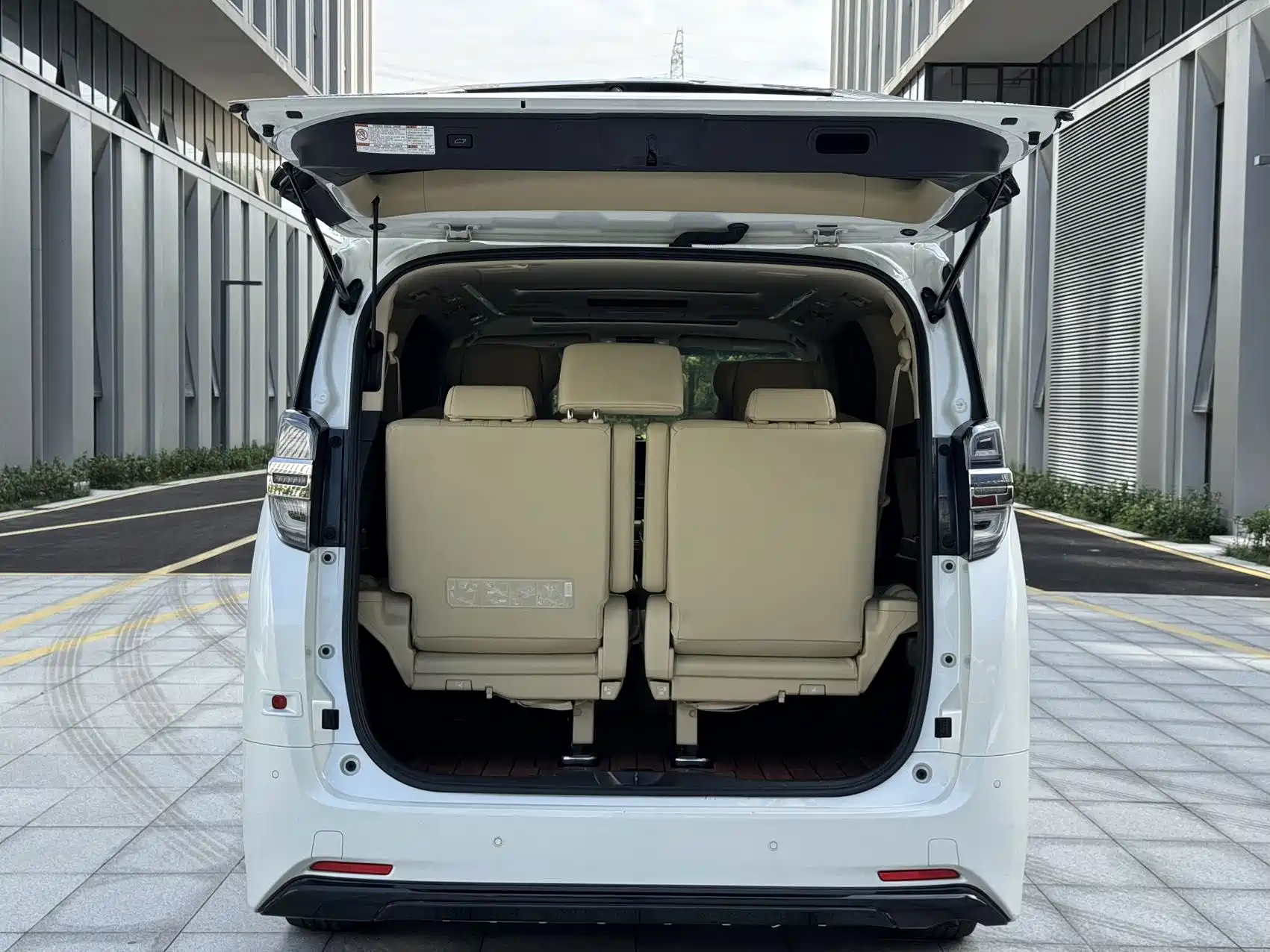 Фото 21 - Toyota Vellfire
