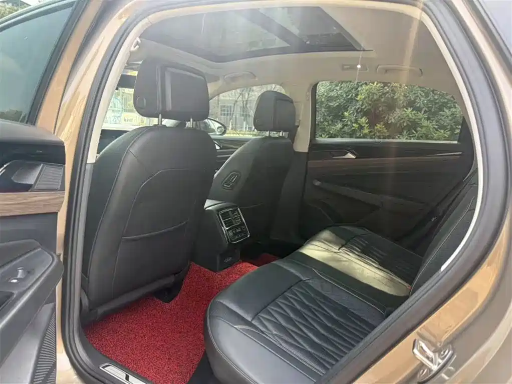 Volkswagen Passat 2019 Model 330TSI Luxury Edition China V фото 21