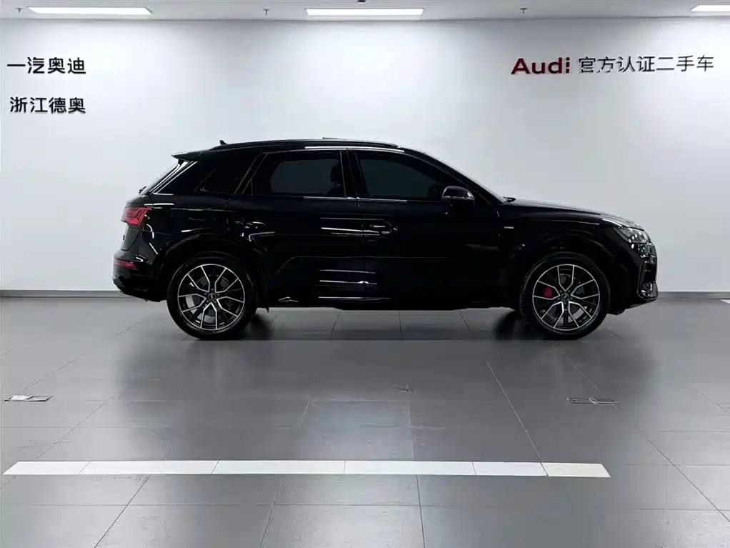 Audi Q5L 2024 Model 45 TFSI Luxury Dynamic фото 3