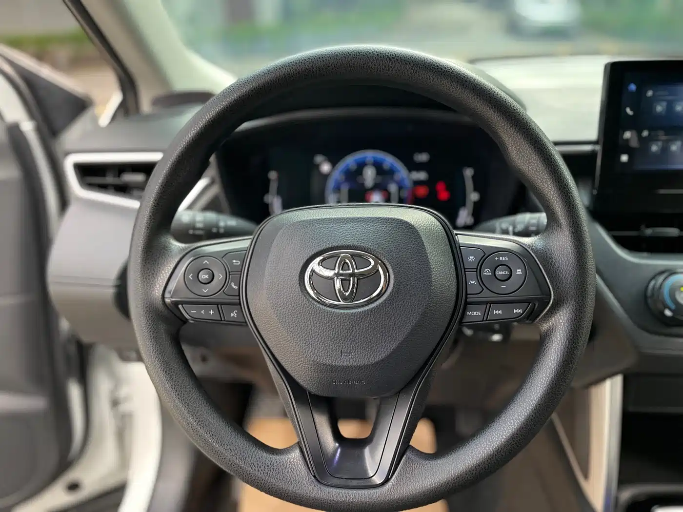 Toyota Corolla Cross 2023 2.0L Pioneer Edition фото 8