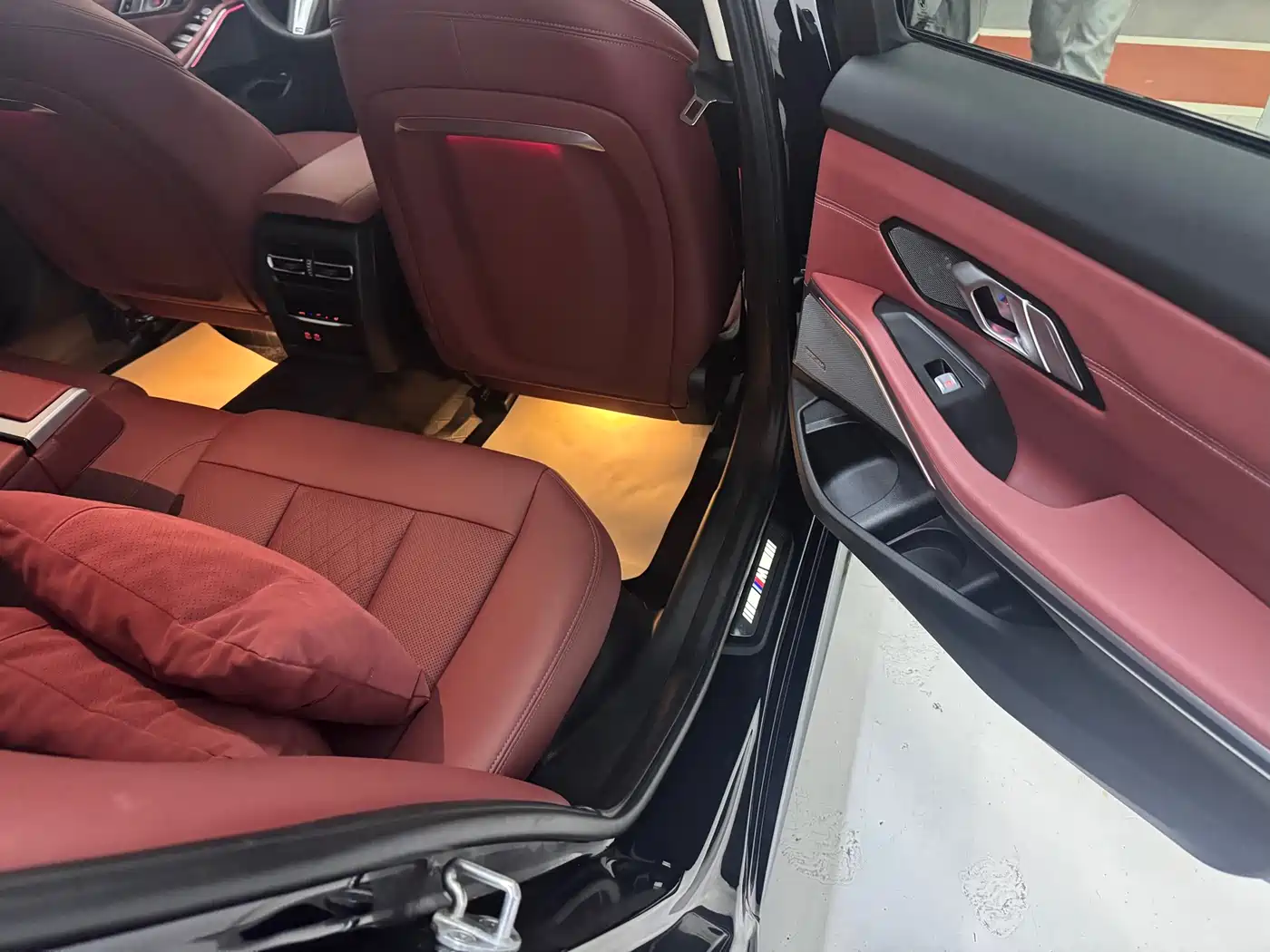 BMW 3 Series 2024 325i M Sport Shadowline Package фото 10