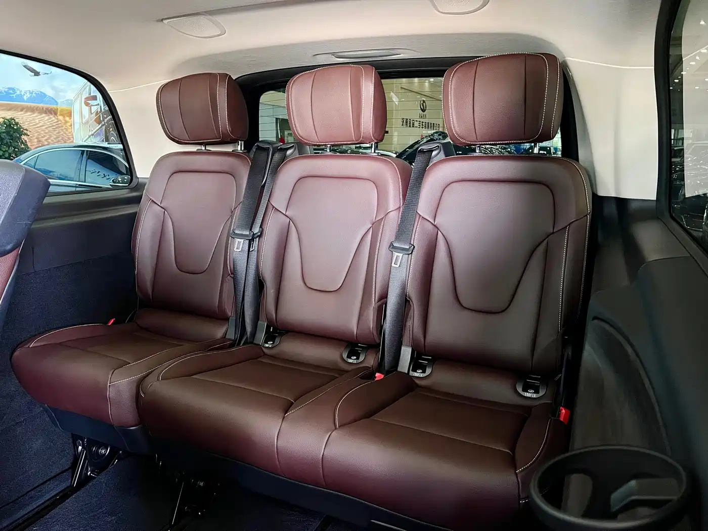 Mercedes-Benz V-Class 2024 V 300 L Long Wheelbase Premium фото 11