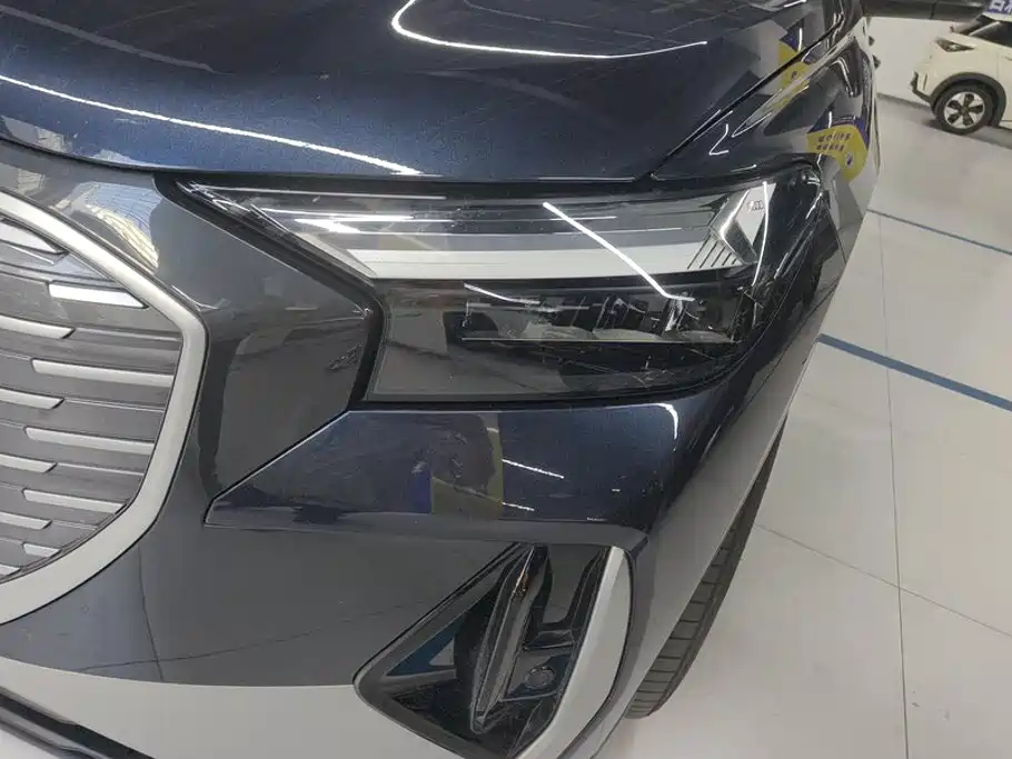 Photo 5 - Audi Q4 e-tron