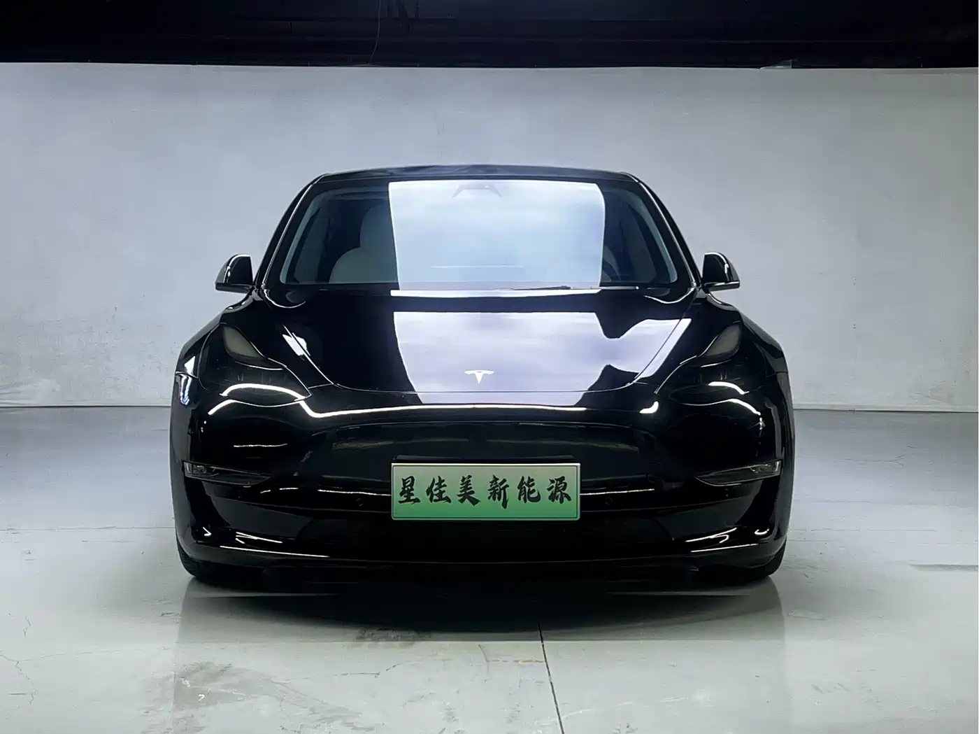 Фото 2 - Tesla Model 3