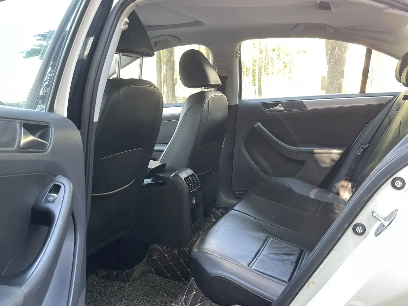 Volkswagen Sagitar 2014 Facelift 1.6L Automatic Comfort фото 8