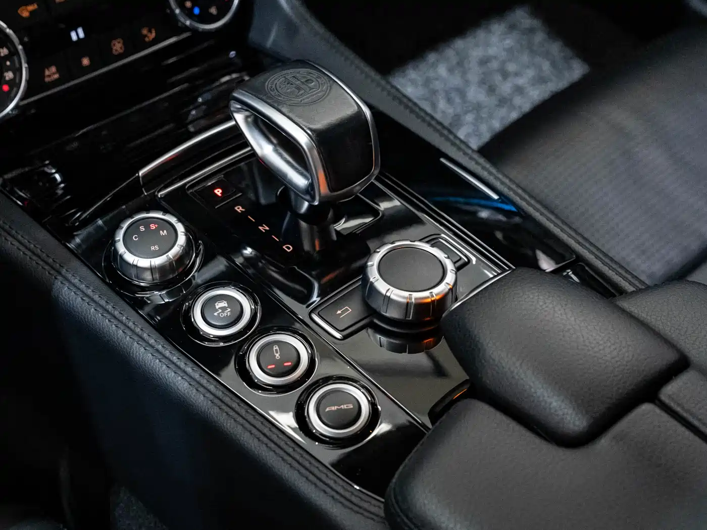 Mercedes-Benz CLS AMG 2015 AMG CLS 63 4MATIC фото 9