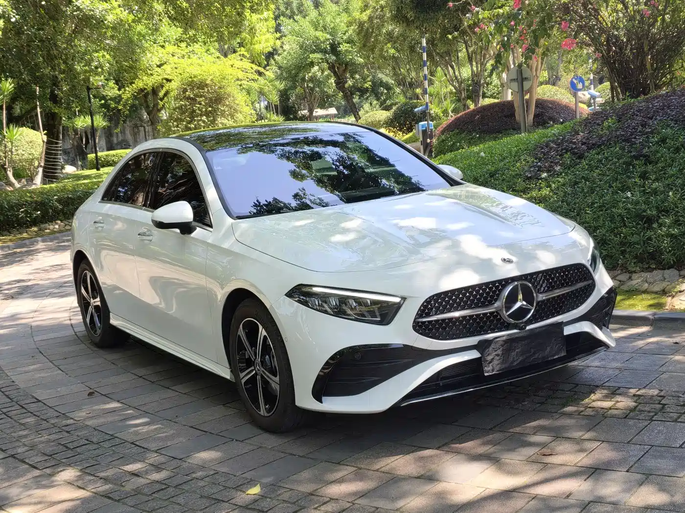 Mercedes-Benz A-Class 2025 Facelift A 200 L Fashion Edition фото 2