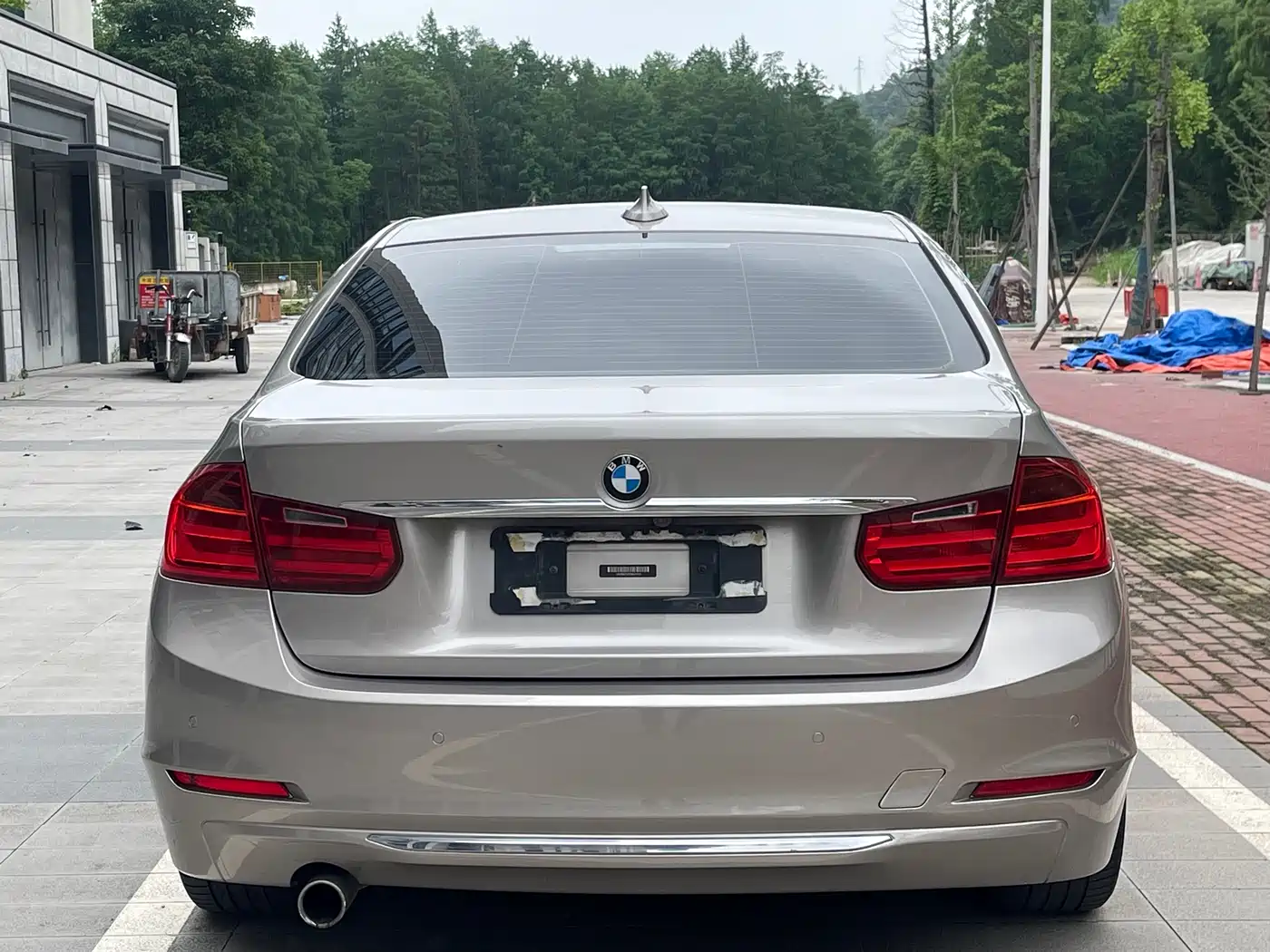 Photo 5 - BMW 3 Series