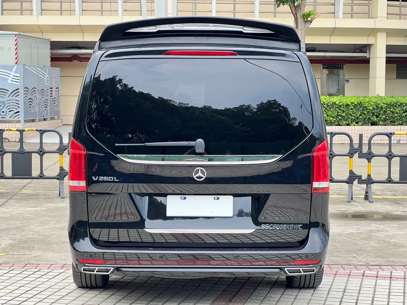 Mercedes-Benz V-Class 2018 V 260 L Premium Long Wheelbase Edition China VI фото 4