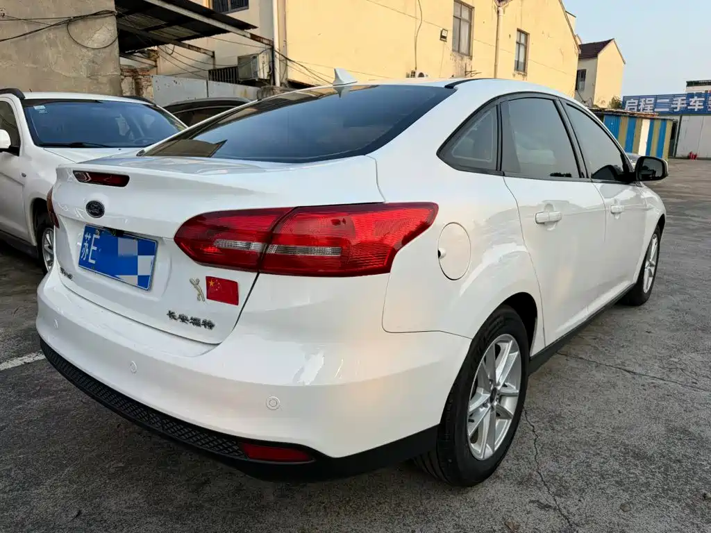 Фото 7 - Ford Focus