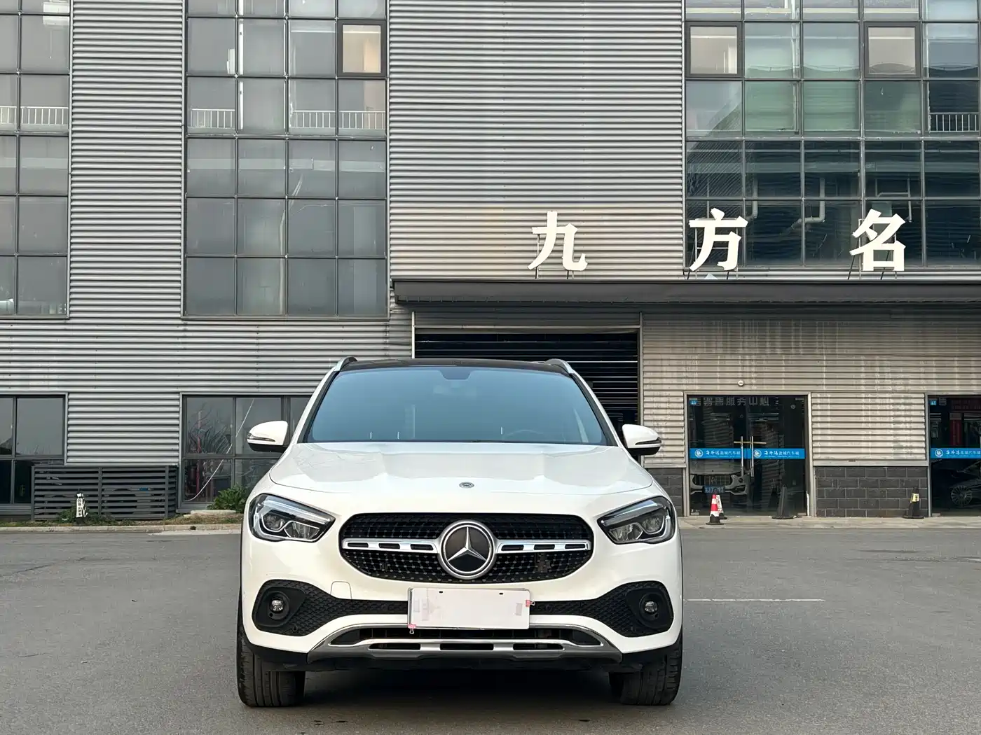 MERCEDES-BENZ GLA