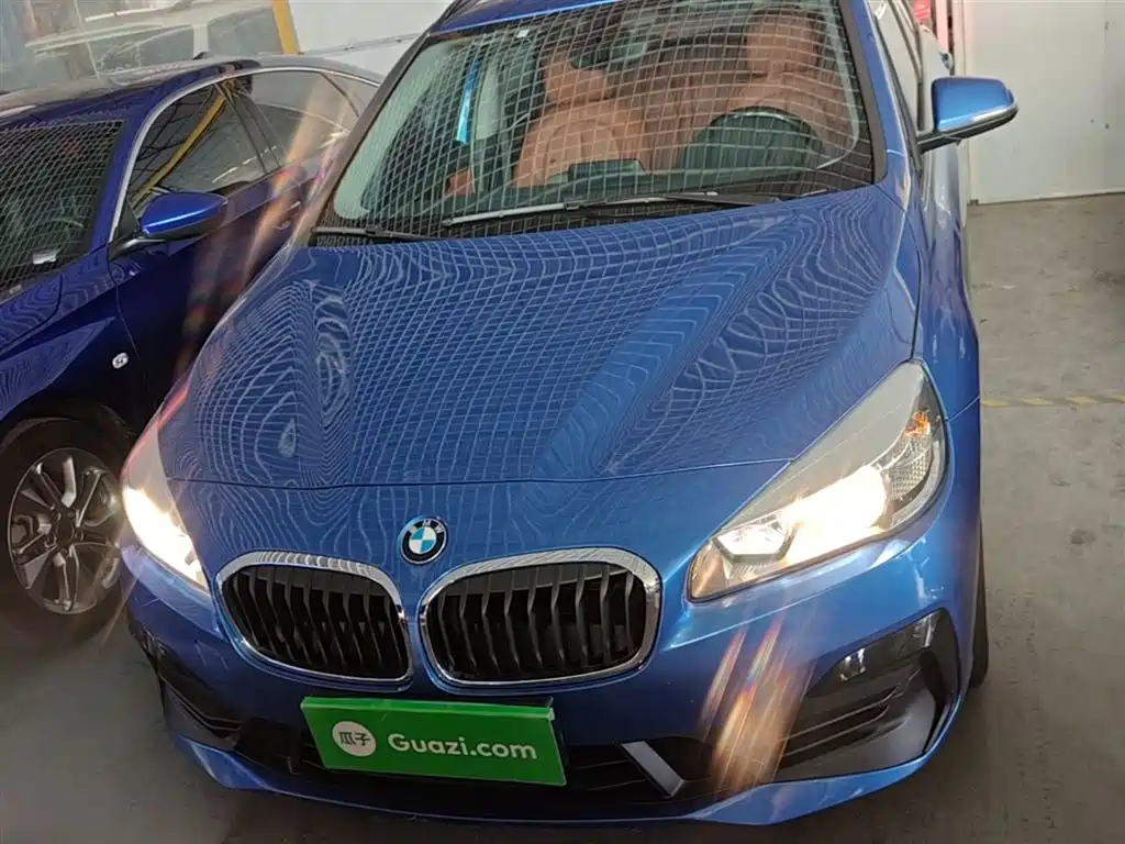 BMW 2 Series Touring 2018 218i Sport Line фото 3