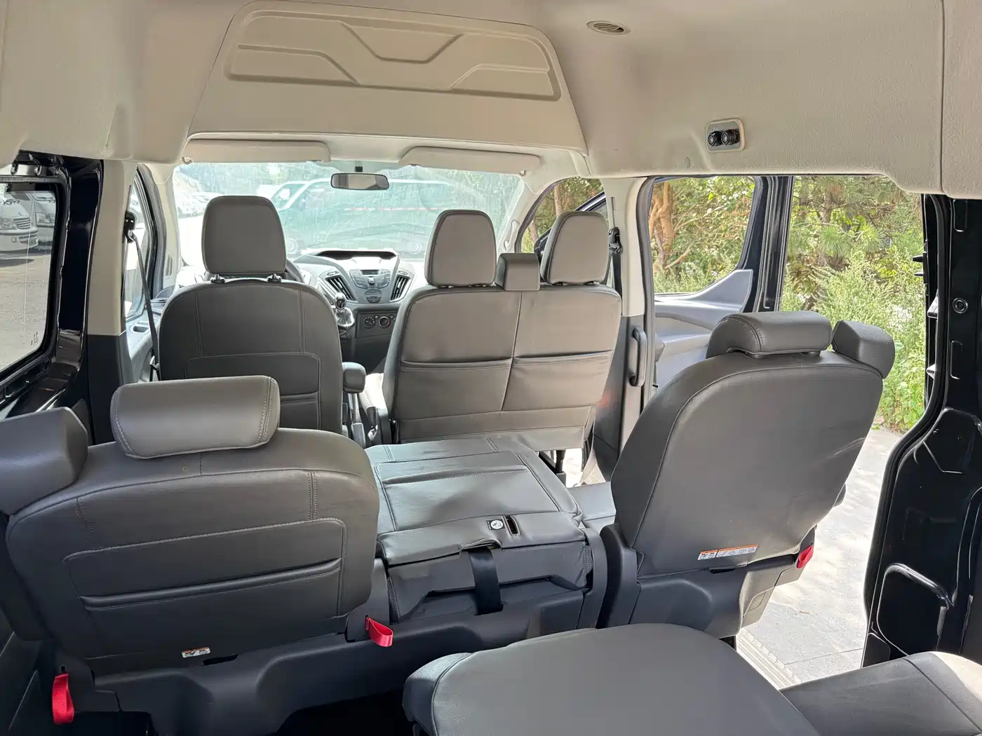Ford Transit 2021 2021 Model 2.0T Diesel Manual Premium Operating Business Travel Medium Wheelbase Medium Roof 9-Seater China VI