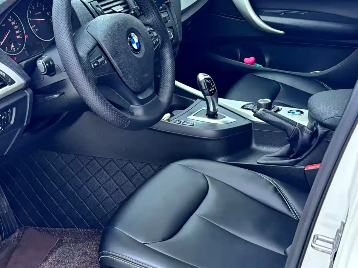 BMW 1 Series (Import) 2013 Facelift 116i Urban Model фото 7