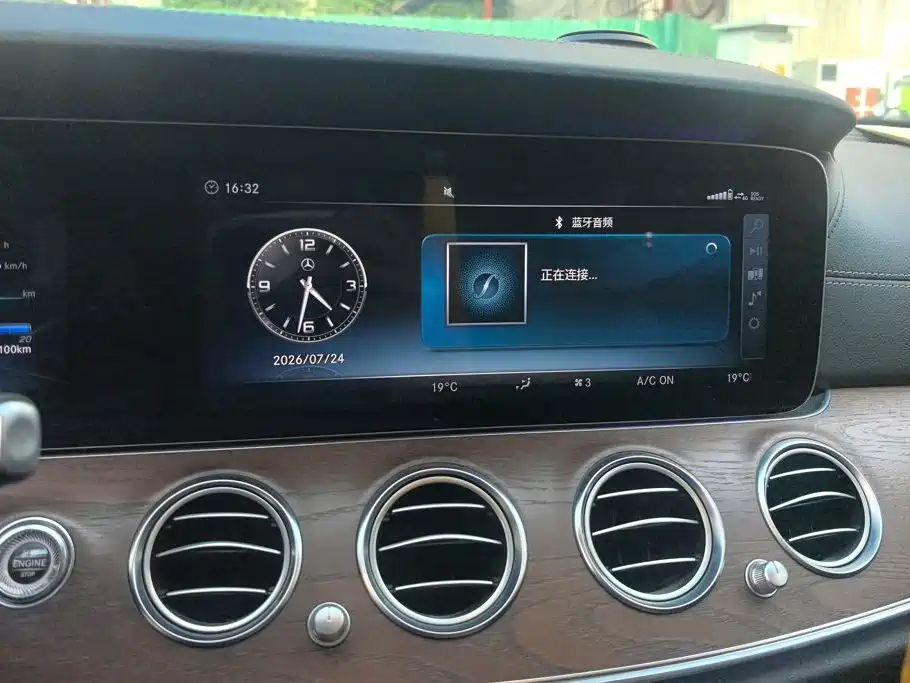 Photo 13 - Mercedes-Benz E-Class