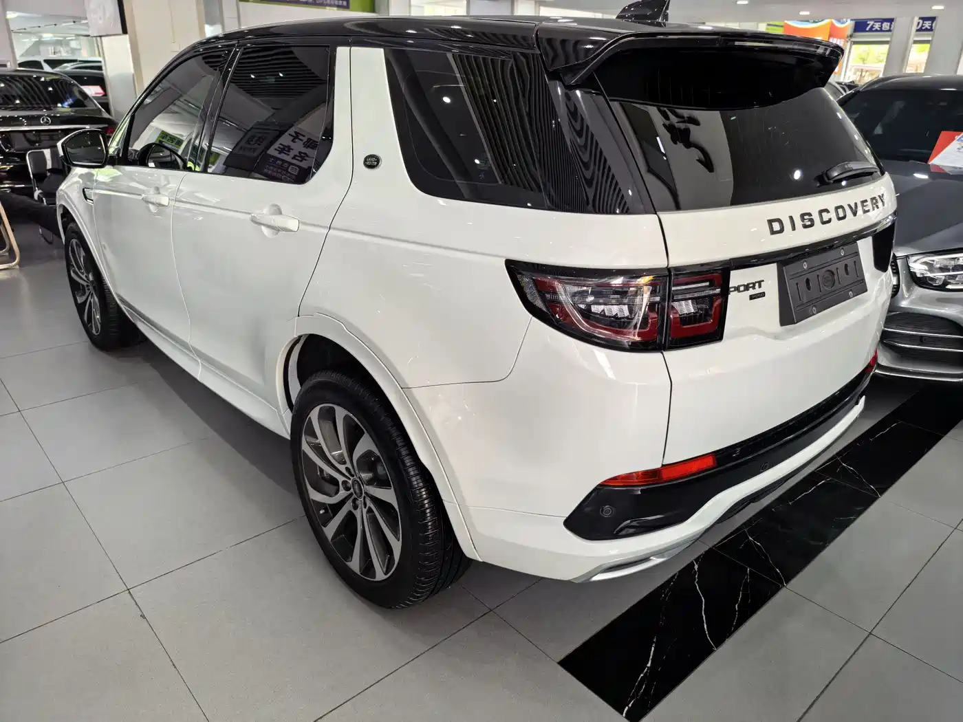 Land Rover Discovery Sport 2021 249PS R-Dynamic S Performance Edition фото 12
