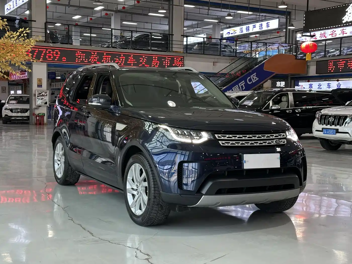 Land Rover Discovery 2017 3.0 SC V6 HSE фото 3