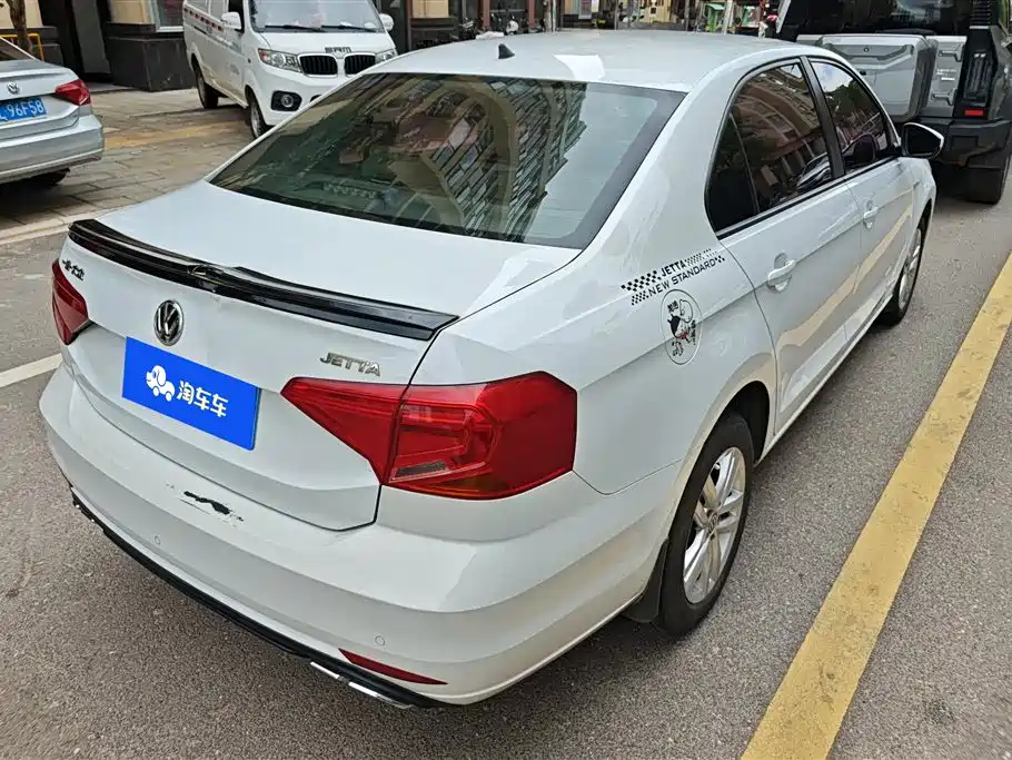 Volkswagen Jetta 2019 Dream Edition 1.4L Manual Fashion фото 3