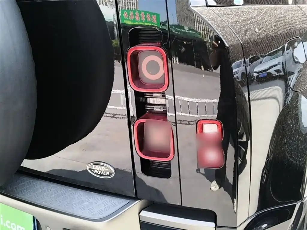 Land Rover Defender 2021 110 P400 X-DYNAMIC HSE фото 8