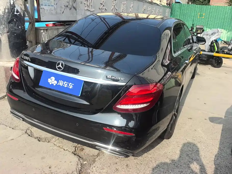 Photo 3 - Mercedes-Benz E-Class