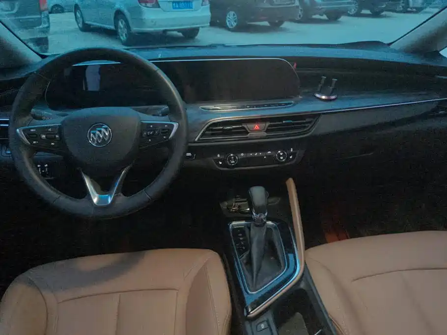 Photo 12 - Buick GL6