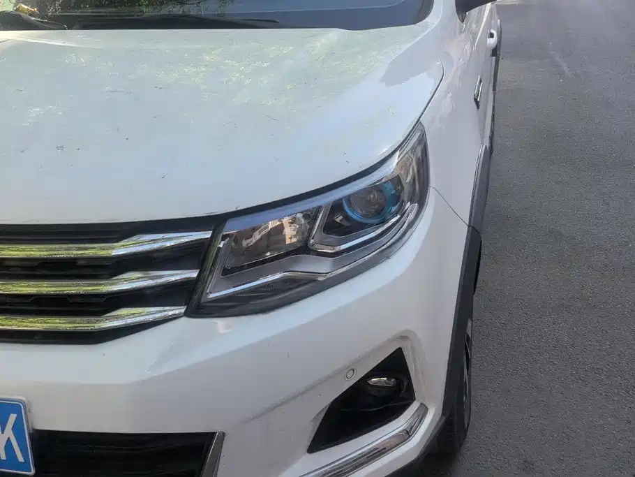 Dongfeng Fengxing Fengxing SX6 2020 2019 1.5T CVT Comfort China V