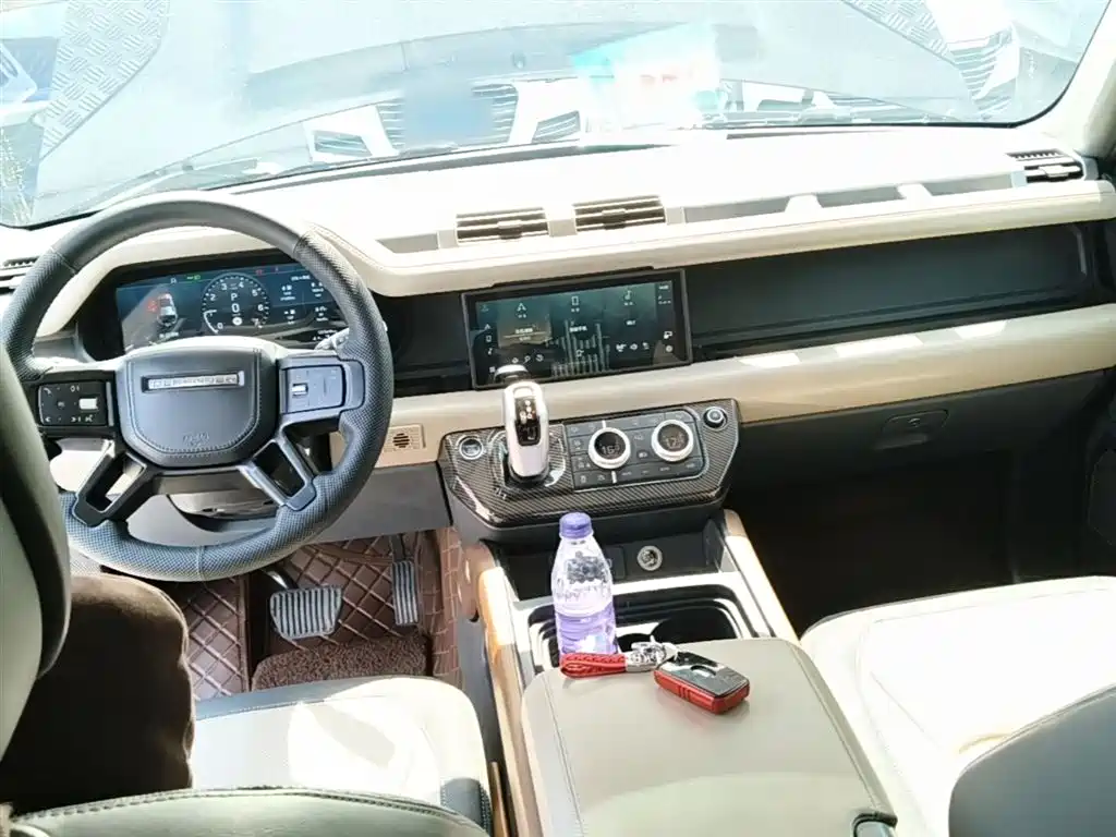 Land Rover Defender 2021 110 P400 X-DYNAMIC HSE фото 10