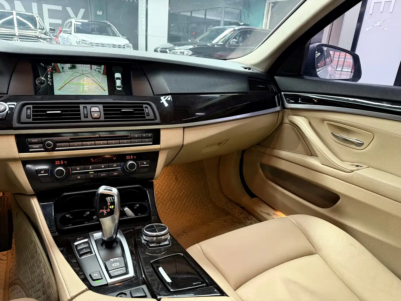 BMW 5 Series 2014 525Li Luxury Design Package фото 15