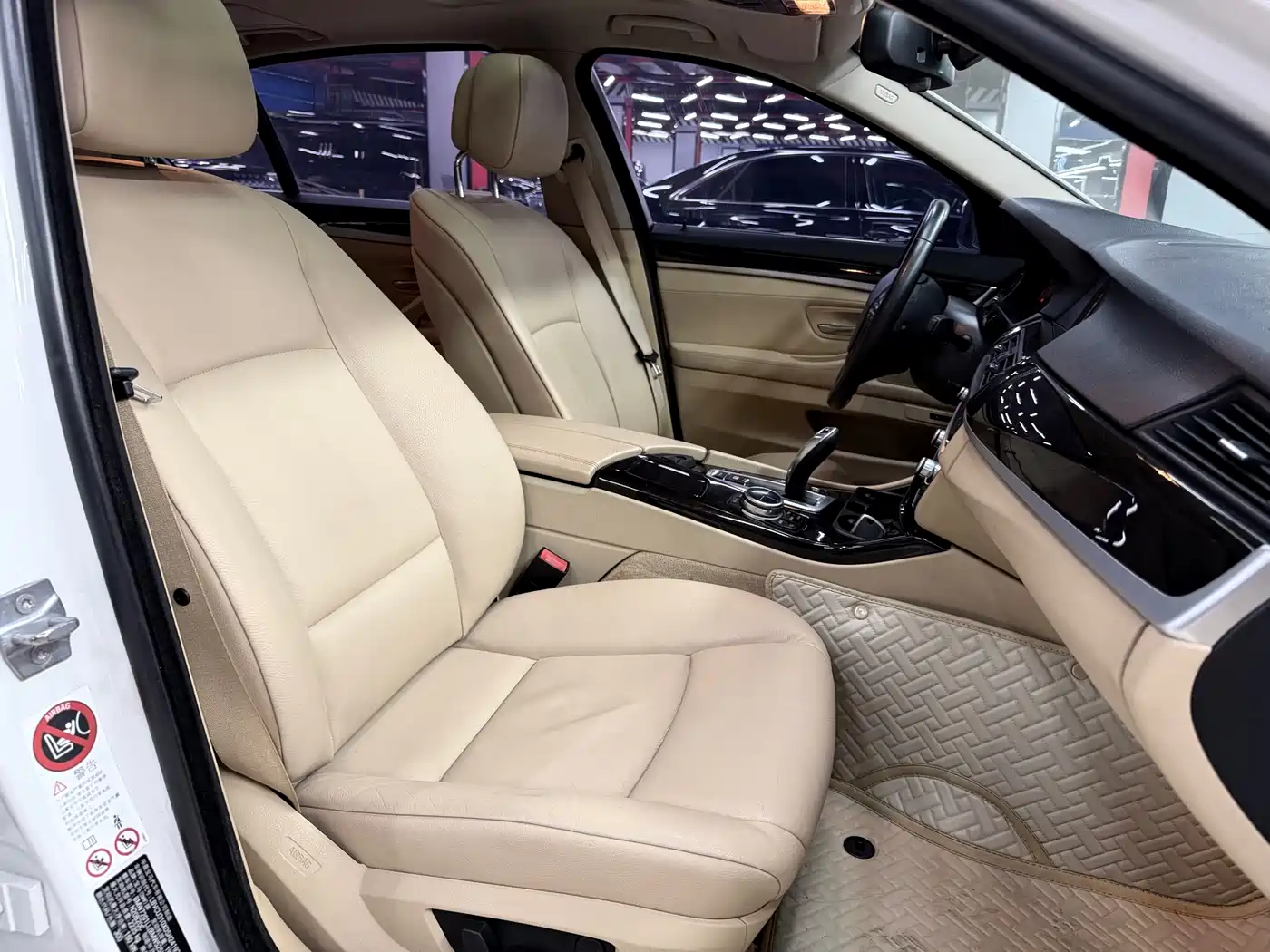 BMW 5 Series 2014 525Li Luxury Design Package фото 33