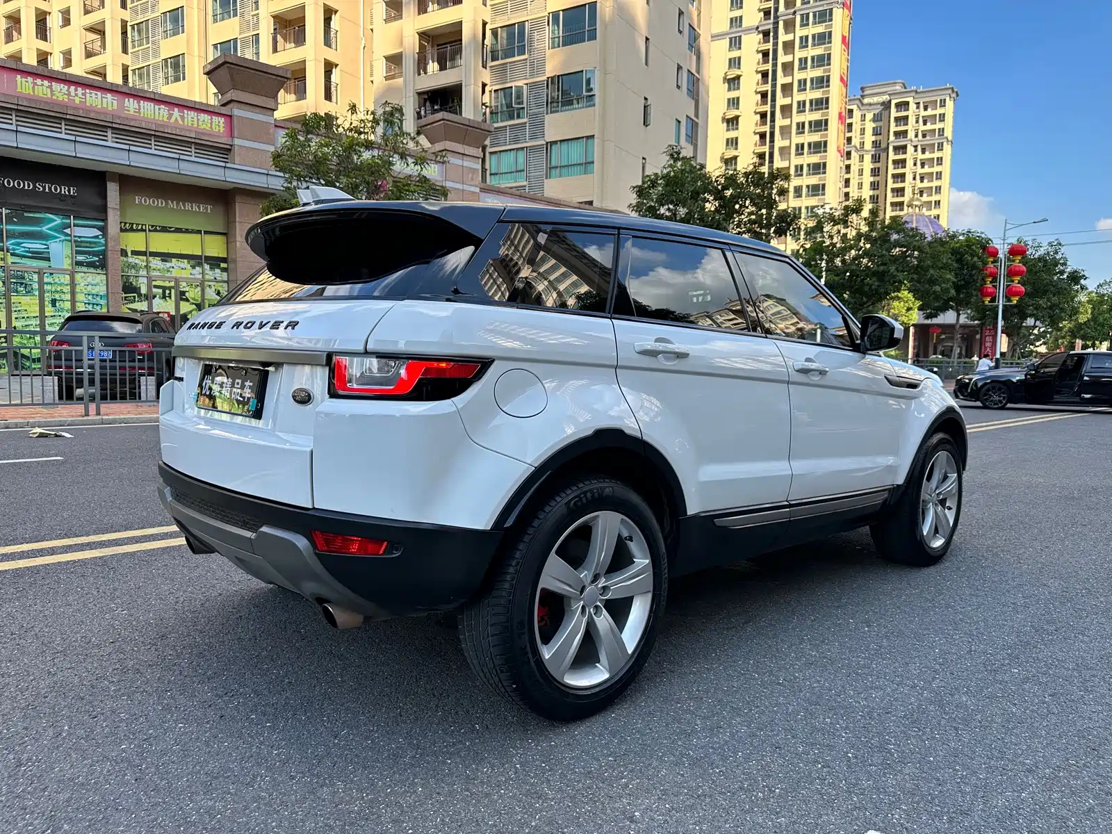 Photo 8 - Land Rover Range Rover Evoque