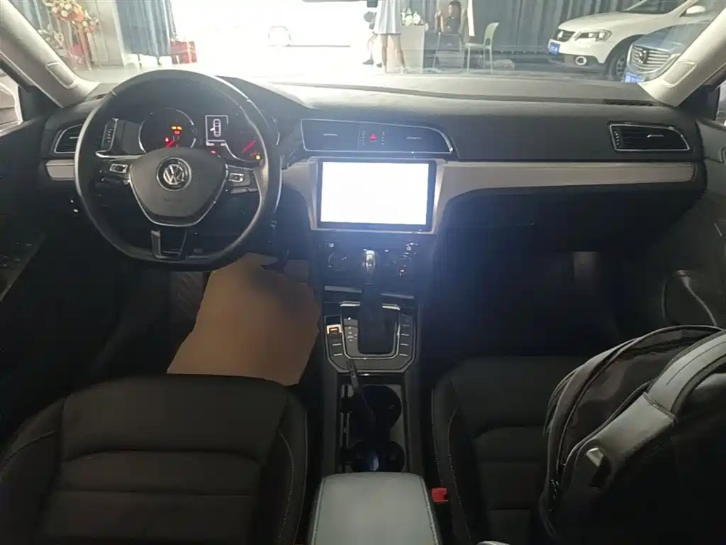 Volkswagen Lamando 2015 280TSI DSG Comfort фото 10