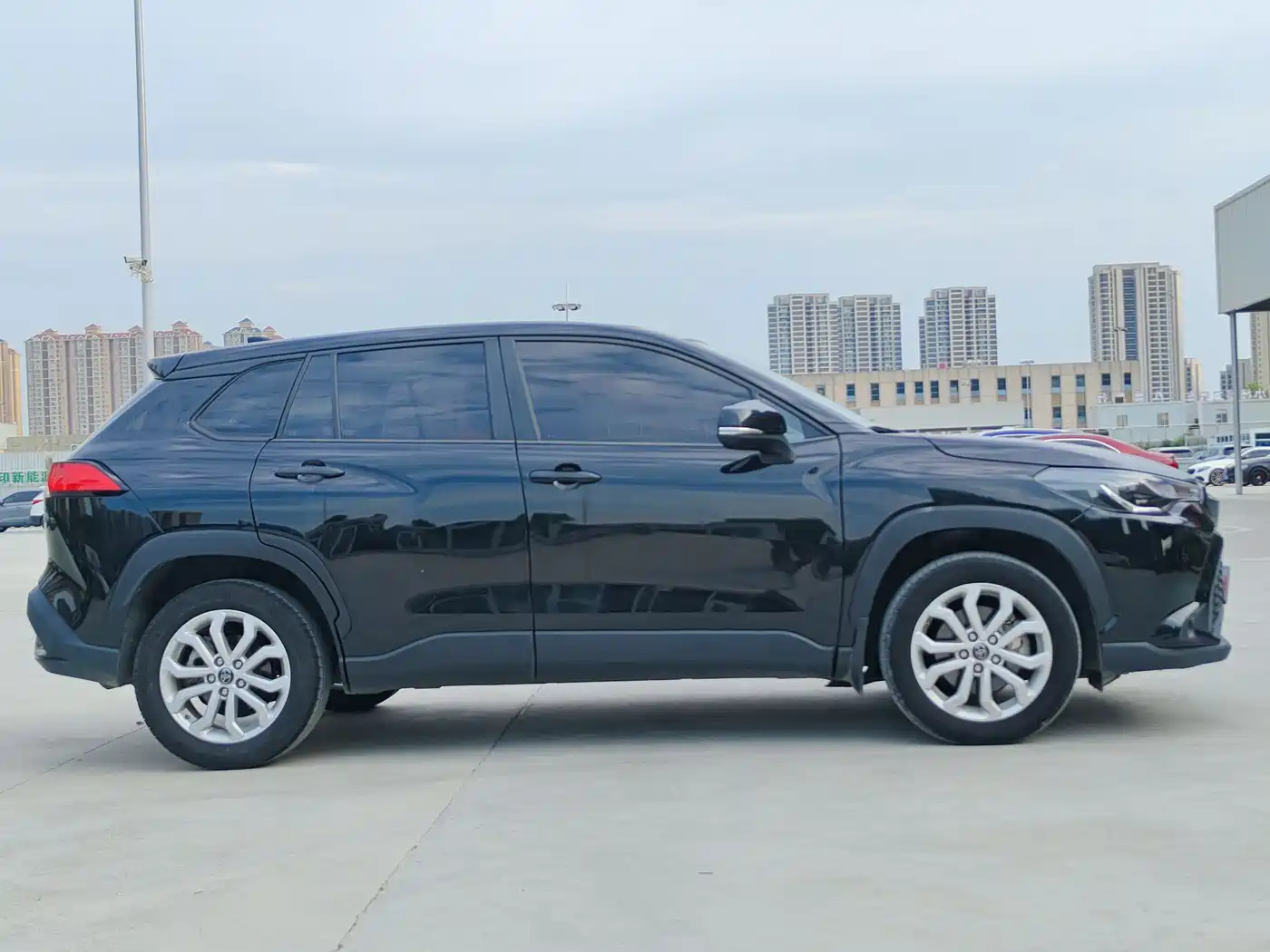 Toyota Frontlander 2022 2.0L CVT Elite фото 24